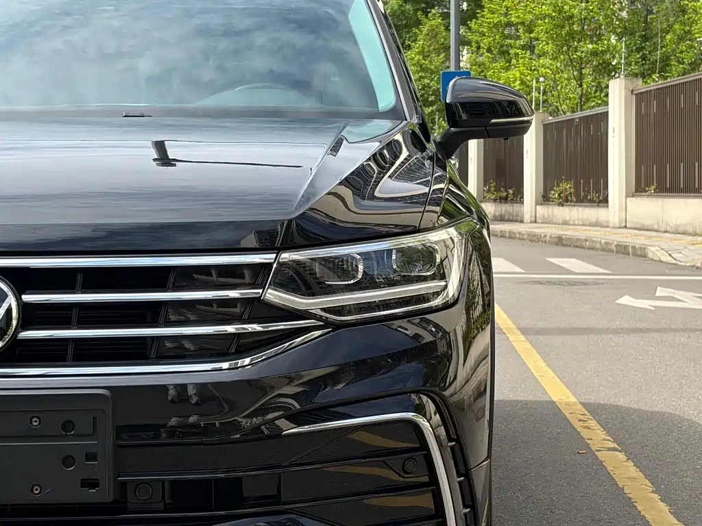 Volkswagen Tiguan L — фото 4
