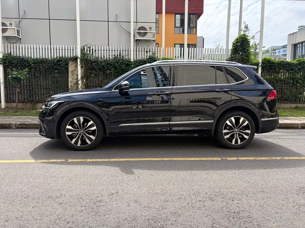 Volkswagen Tiguan L — фото 5