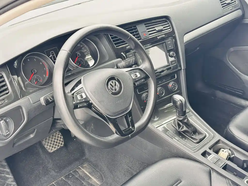 Volkswagen Golf — фото 5