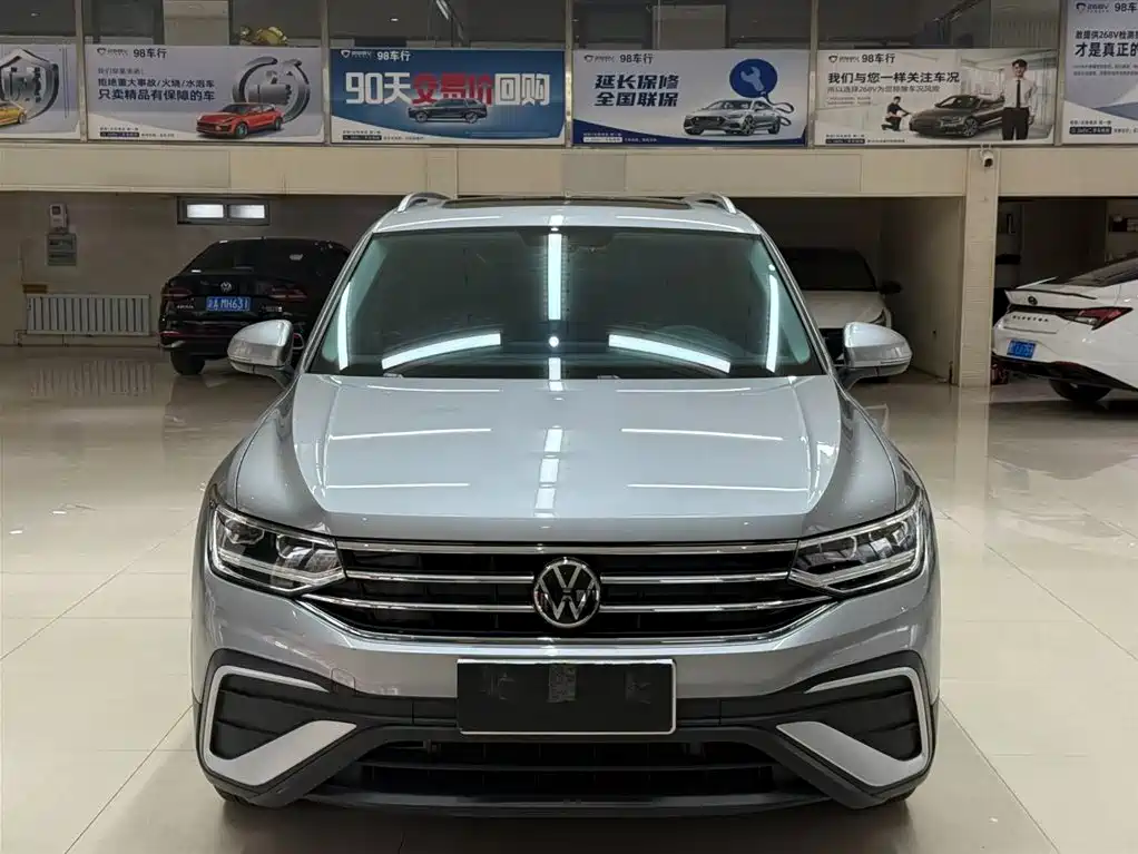 Volkswagen Tiguan L — фото 2
