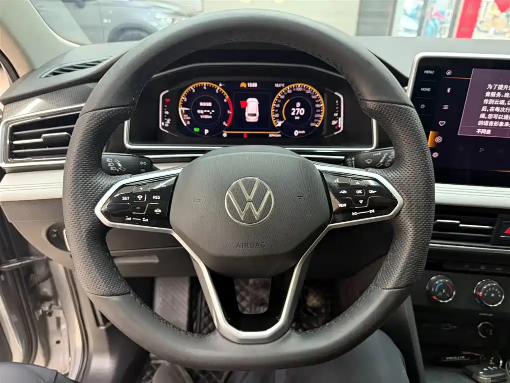 Volkswagen Tiguan L — фото 15
