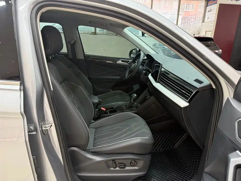 Volkswagen Tiguan L — фото 19
