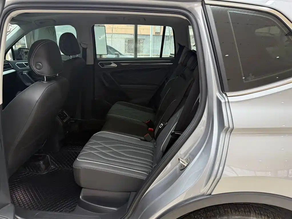 Volkswagen Tiguan L — фото 21