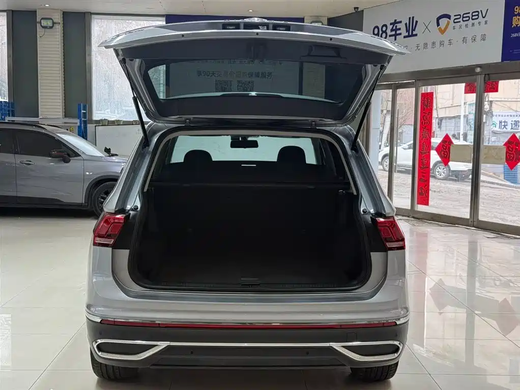 Volkswagen Tiguan L — фото 23