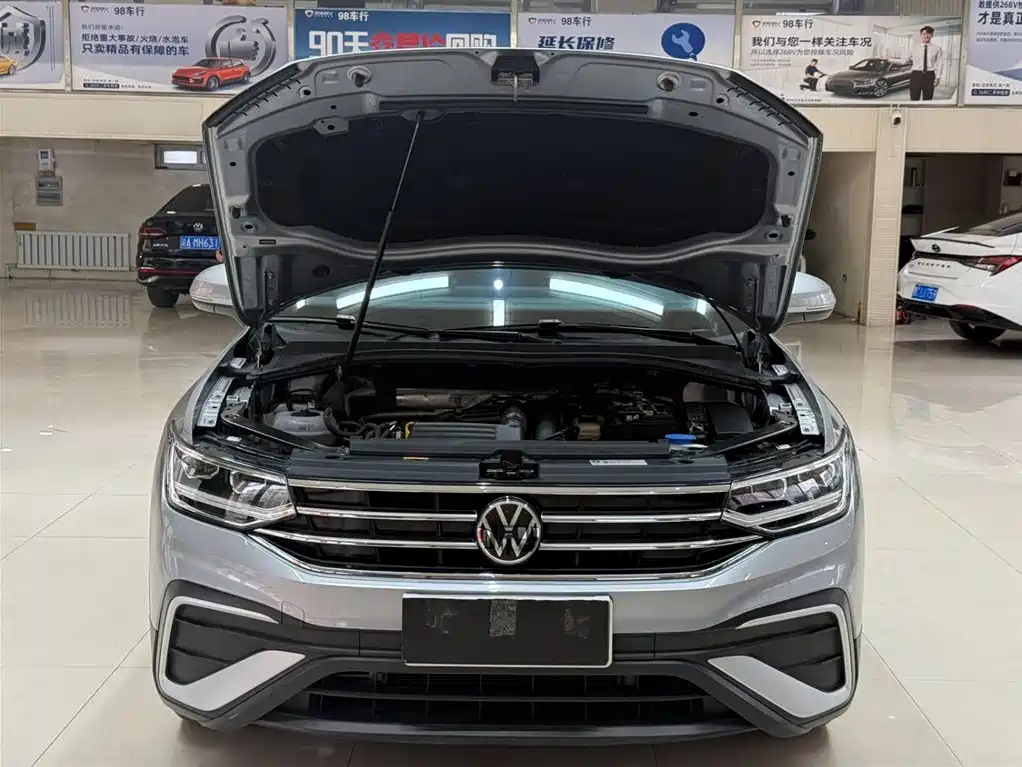 Volkswagen Tiguan L — фото 8
