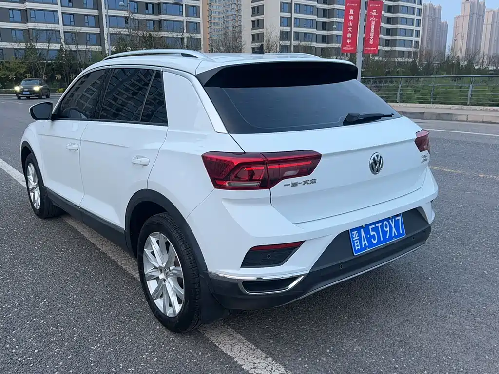 Volkswagen T-Roc — фото 8