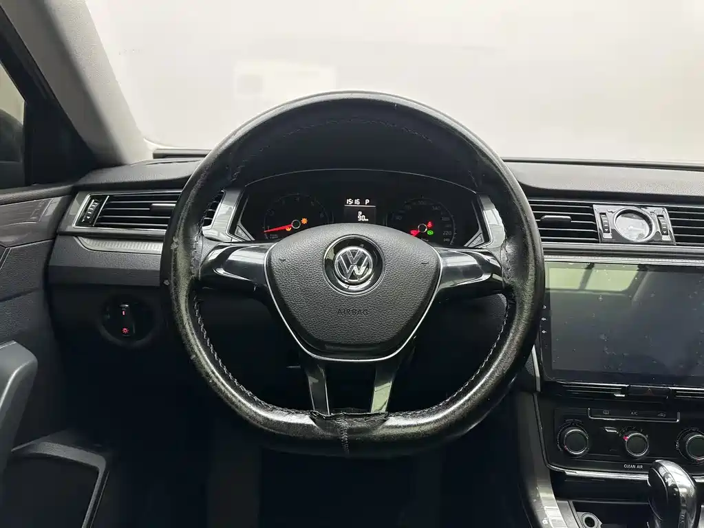 Volkswagen Passat — фото 13