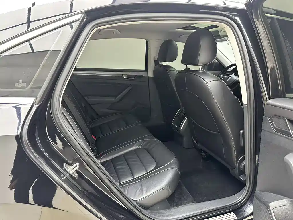 Volkswagen Passat — фото 14