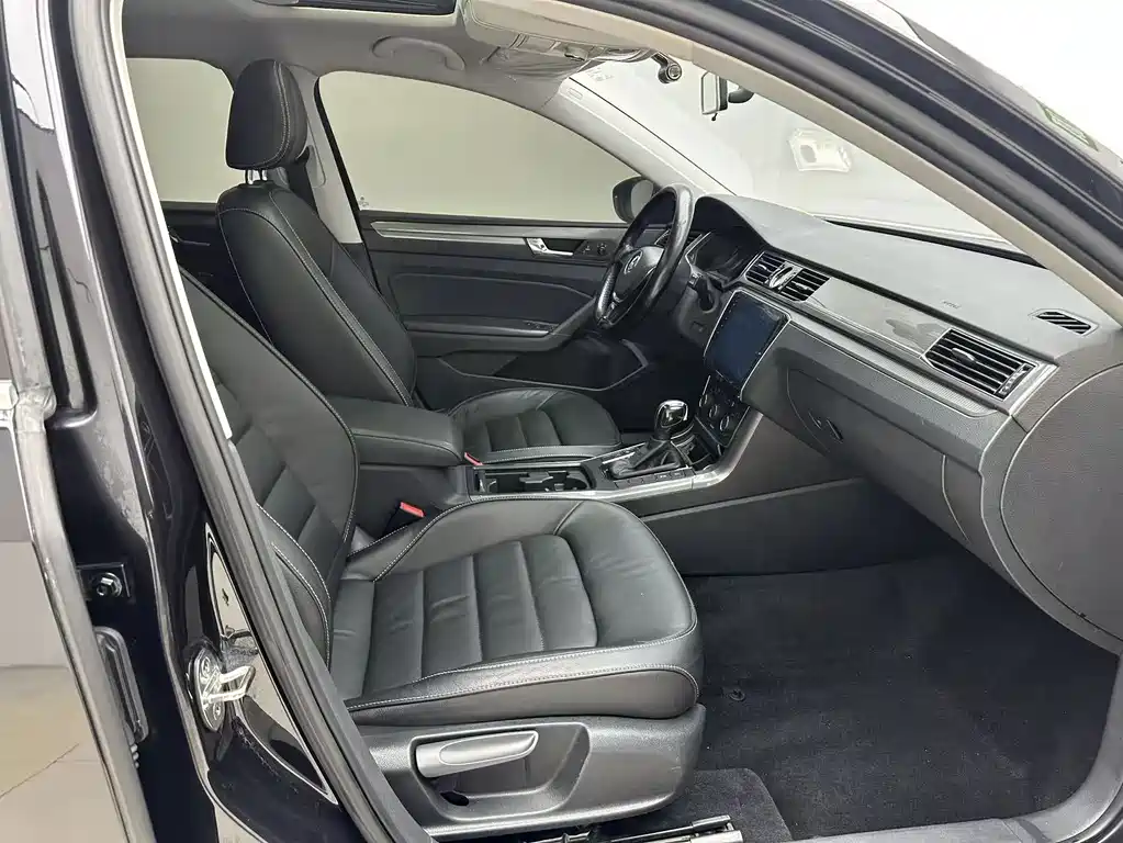 Volkswagen Passat — фото 15