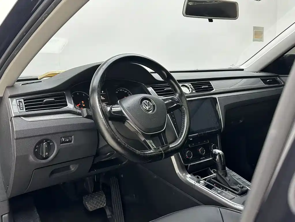 Volkswagen Passat — фото 8
