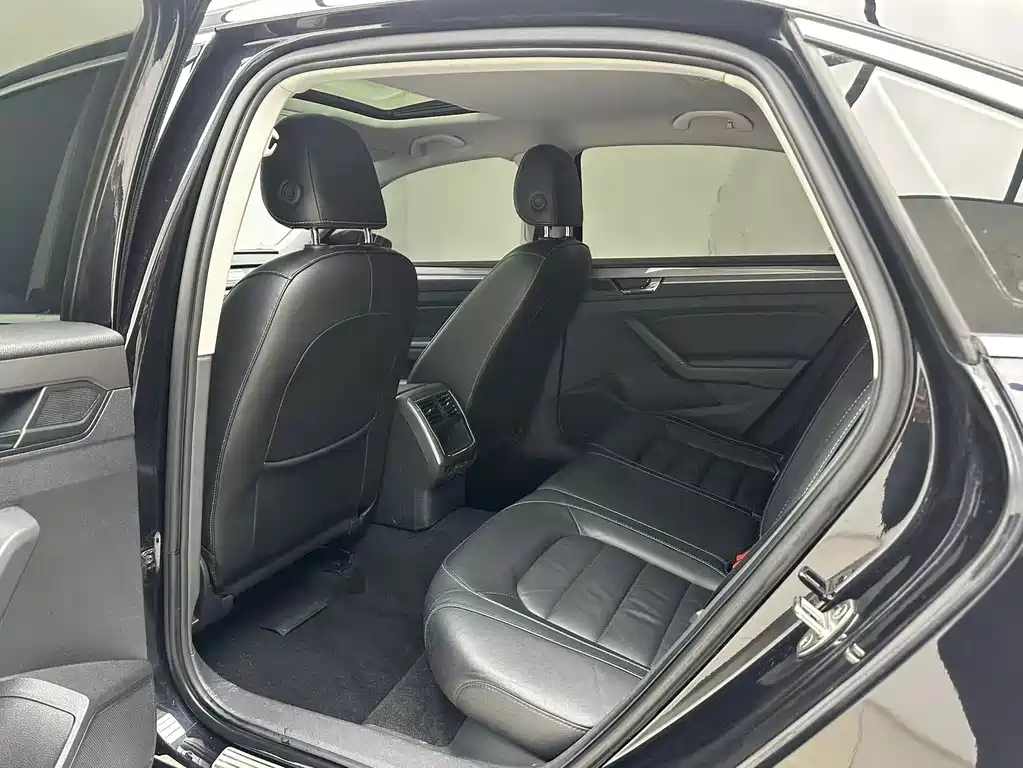 Volkswagen Passat — фото 10