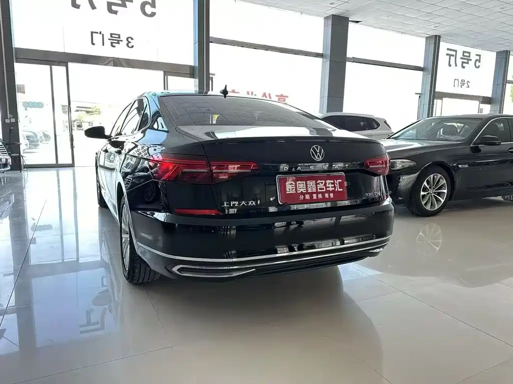 Volkswagen Passat — фото 13