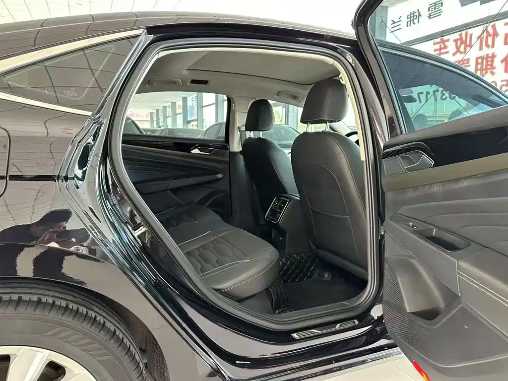 Volkswagen Passat — фото 6