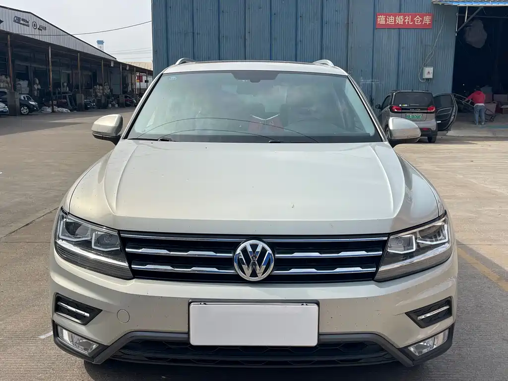 Volkswagen Tiguan L — фото 2