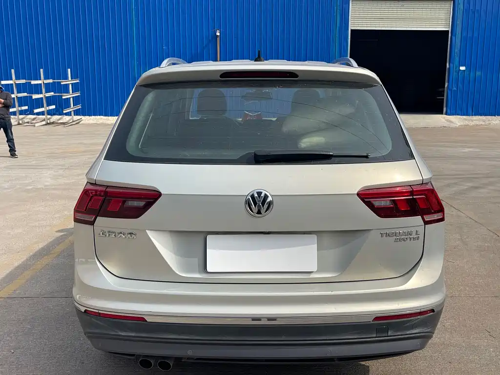 Volkswagen Tiguan L — фото 4
