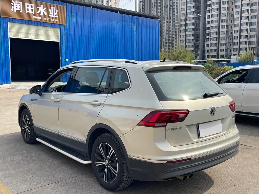 Volkswagen Tiguan L — фото 6