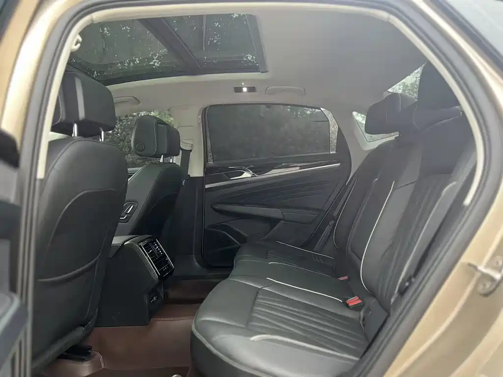 Volkswagen Passat — фото 6