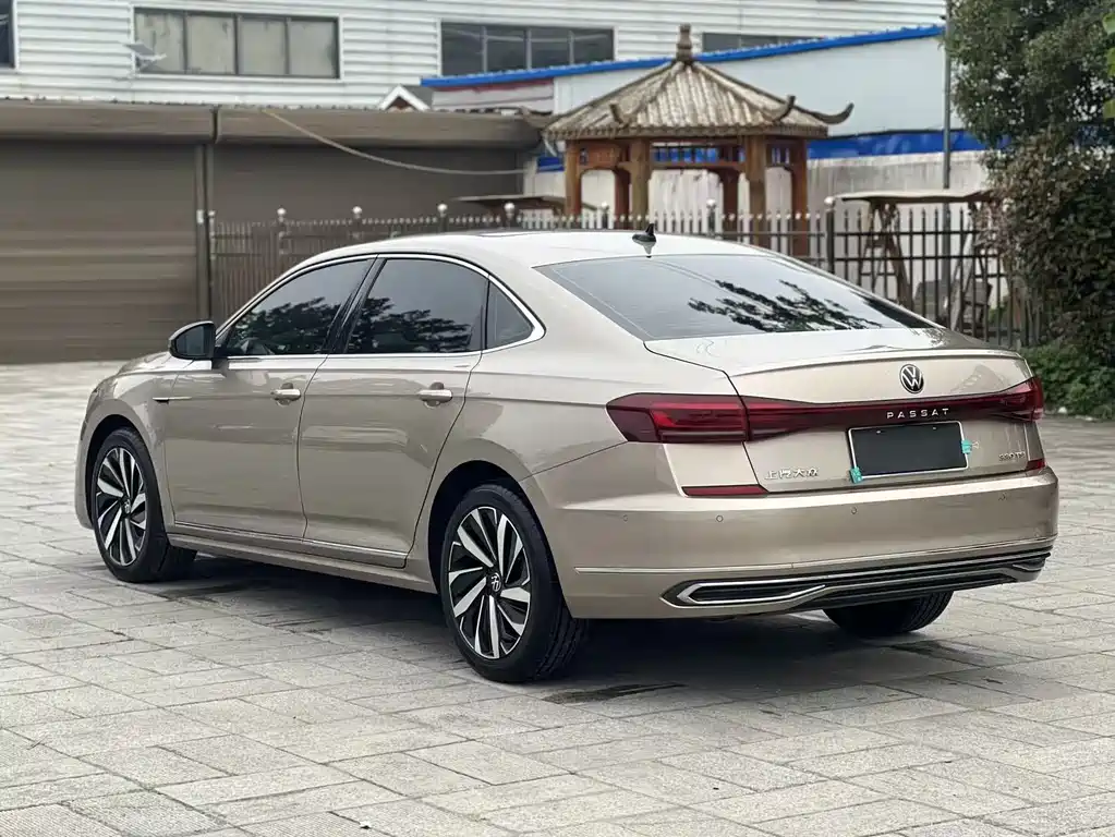 Volkswagen Passat — фото 8