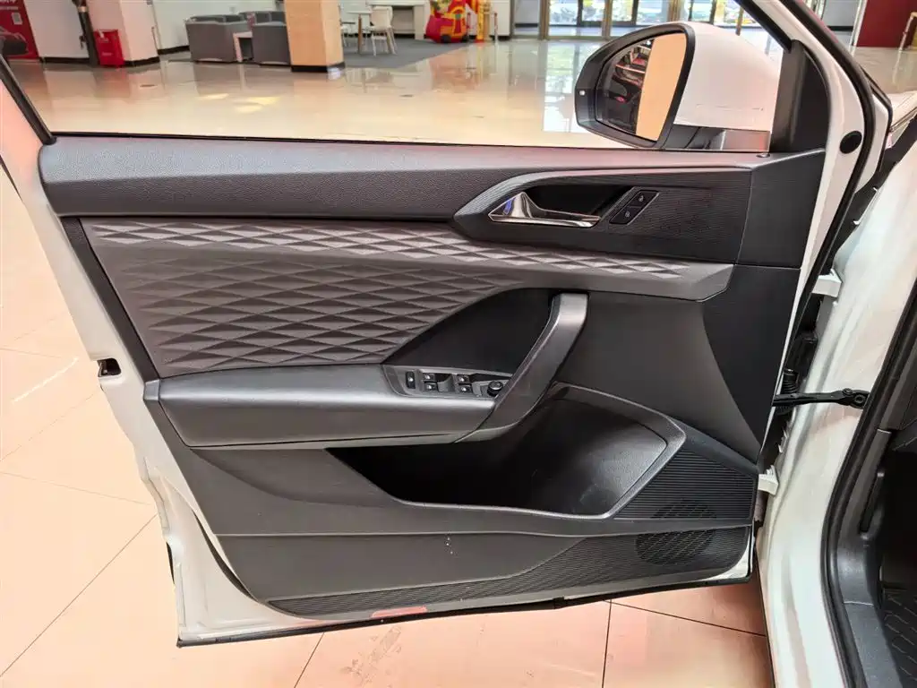 Volkswagen Tharu — фото 6