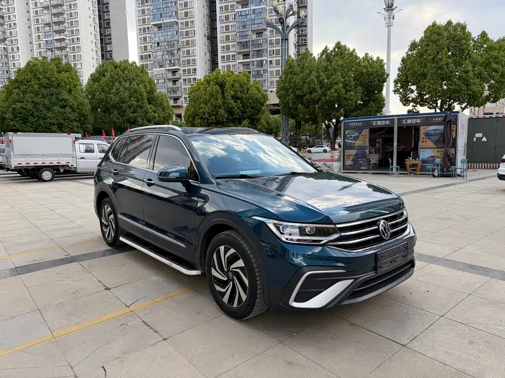 Volkswagen Tiguan L — фото 3