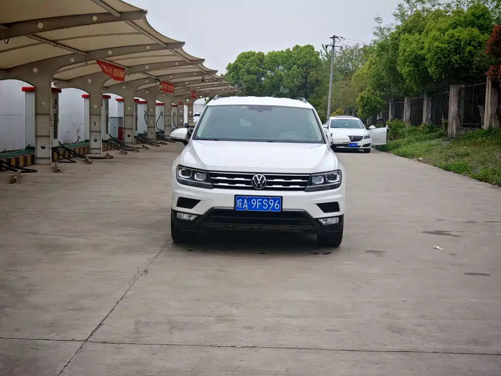 Volkswagen Tiguan L — фото 2