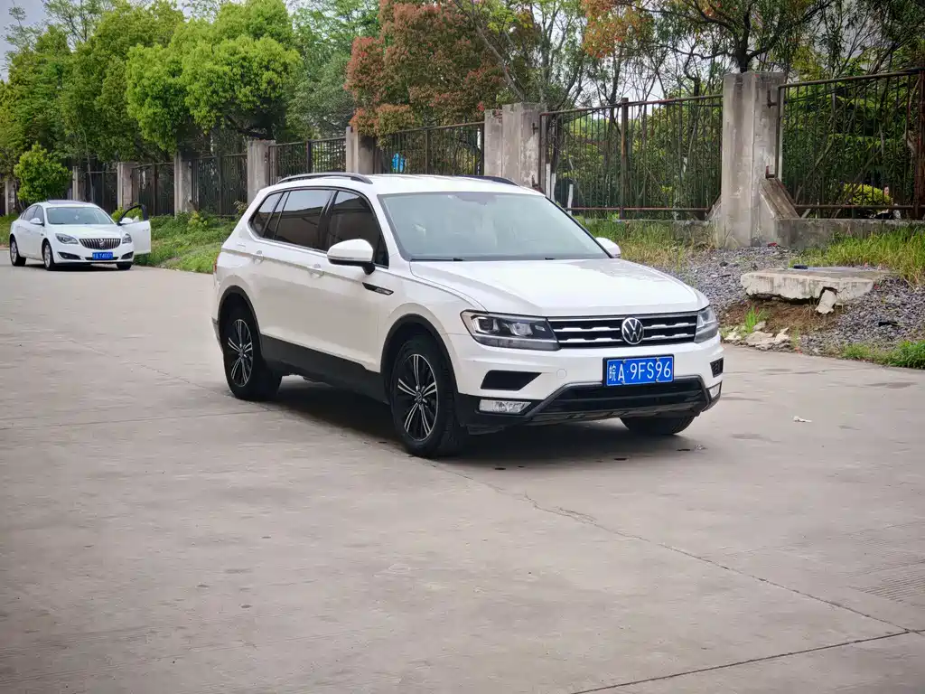 Volkswagen Tiguan L — фото 3