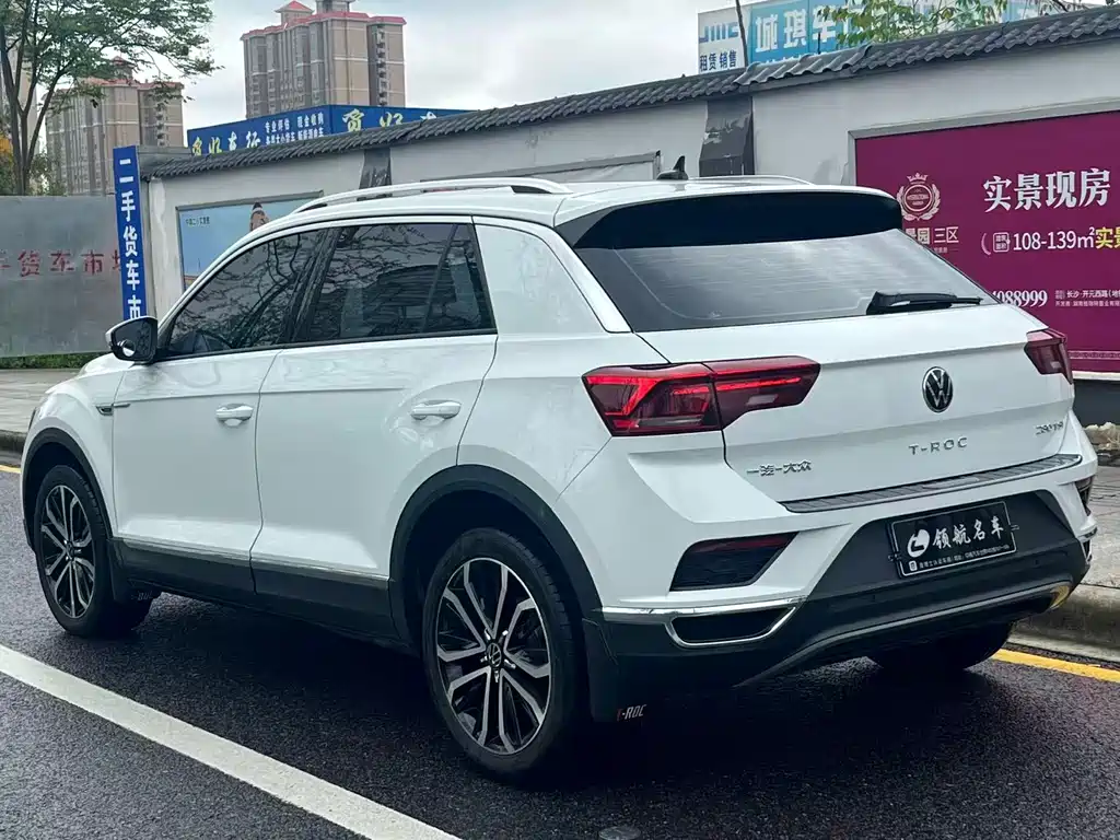 Volkswagen T-Roc — фото 6