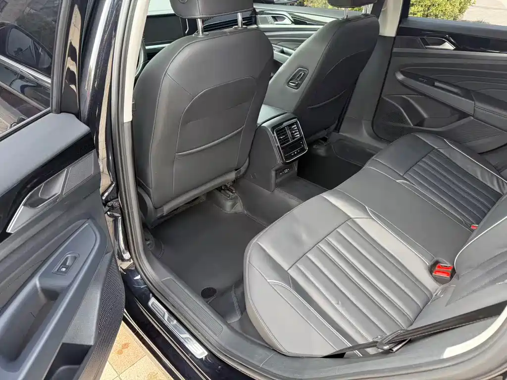 Volkswagen Passat — фото 5