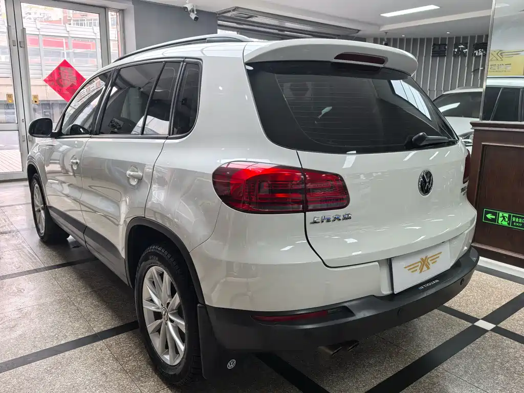 Volkswagen Tiguan — фото 6