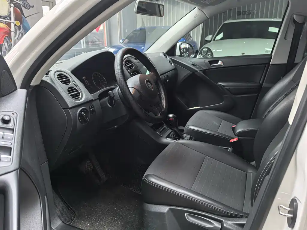 Volkswagen Tiguan — фото 8