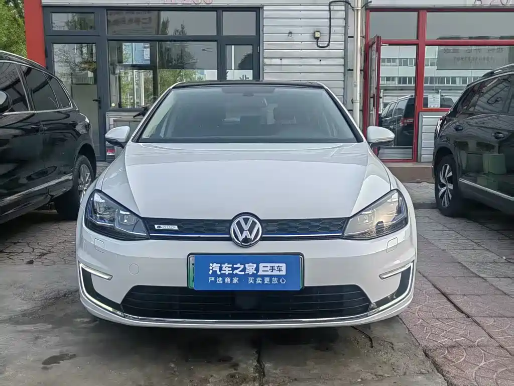 Volkswagen Golf EV — фото 2