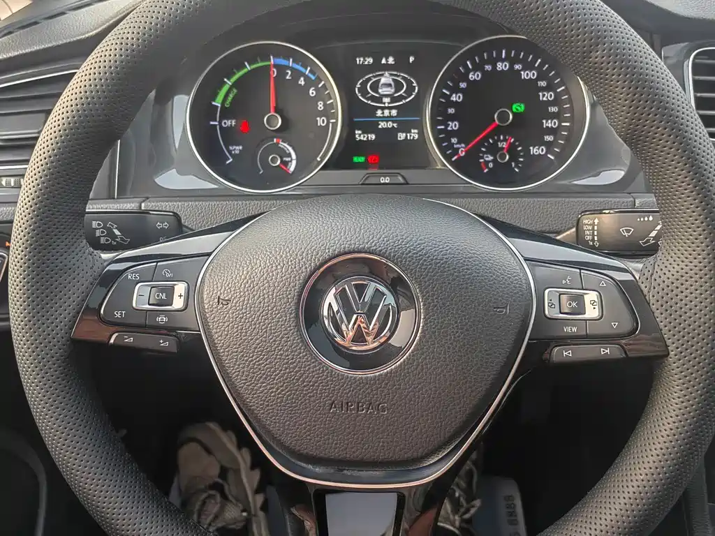 Volkswagen Golf EV — фото 4
