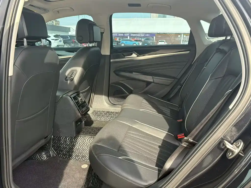 Volkswagen Passat — фото 6
