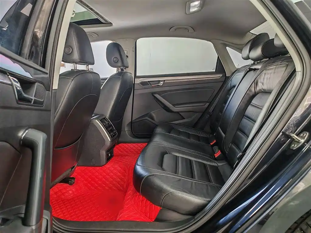 Volkswagen Passat — фото 11