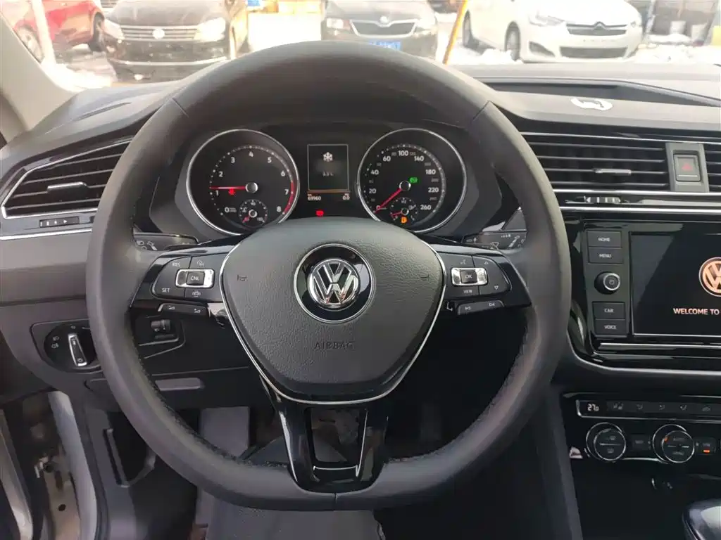 Volkswagen Tiguan L — фото 3