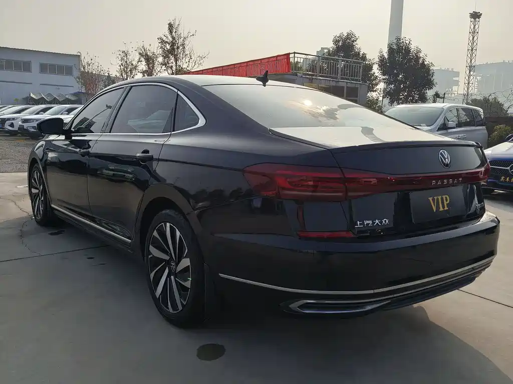 Volkswagen Passat — фото 7