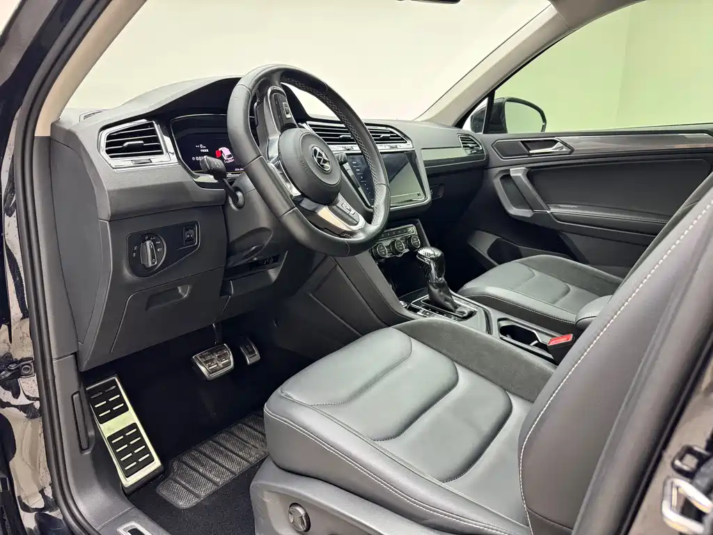 Volkswagen Tiguan L — фото 3