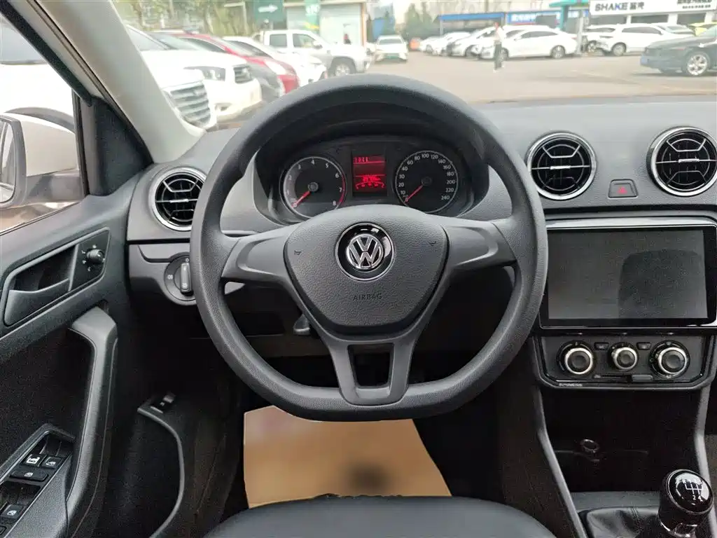 Volkswagen Jetta — фото 11