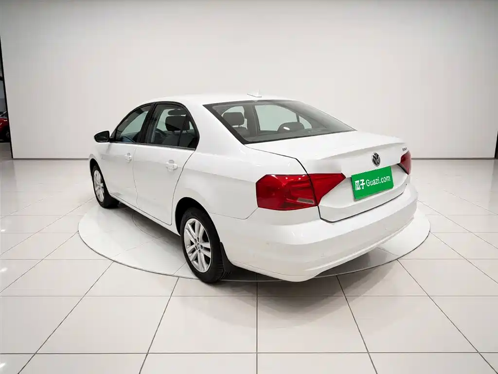 Volkswagen Jetta — фото 5