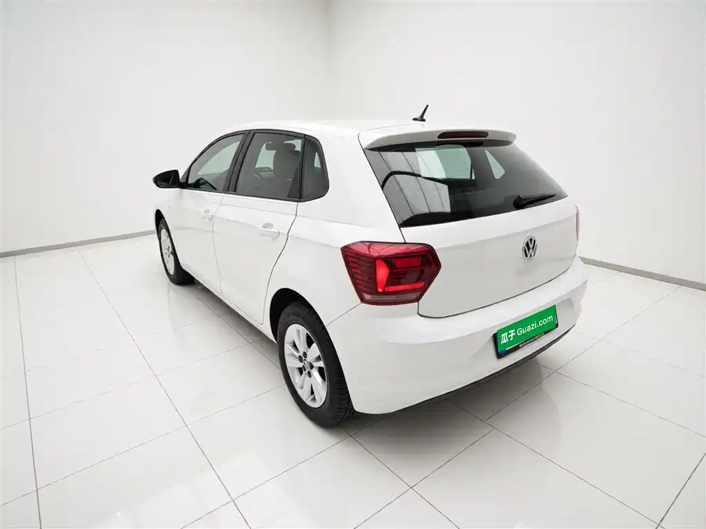 Volkswagen Polo — фото 5