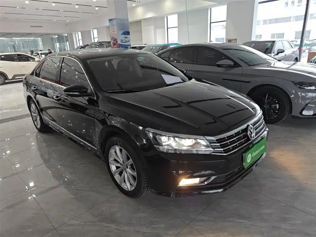 Volkswagen Passat — фото 23