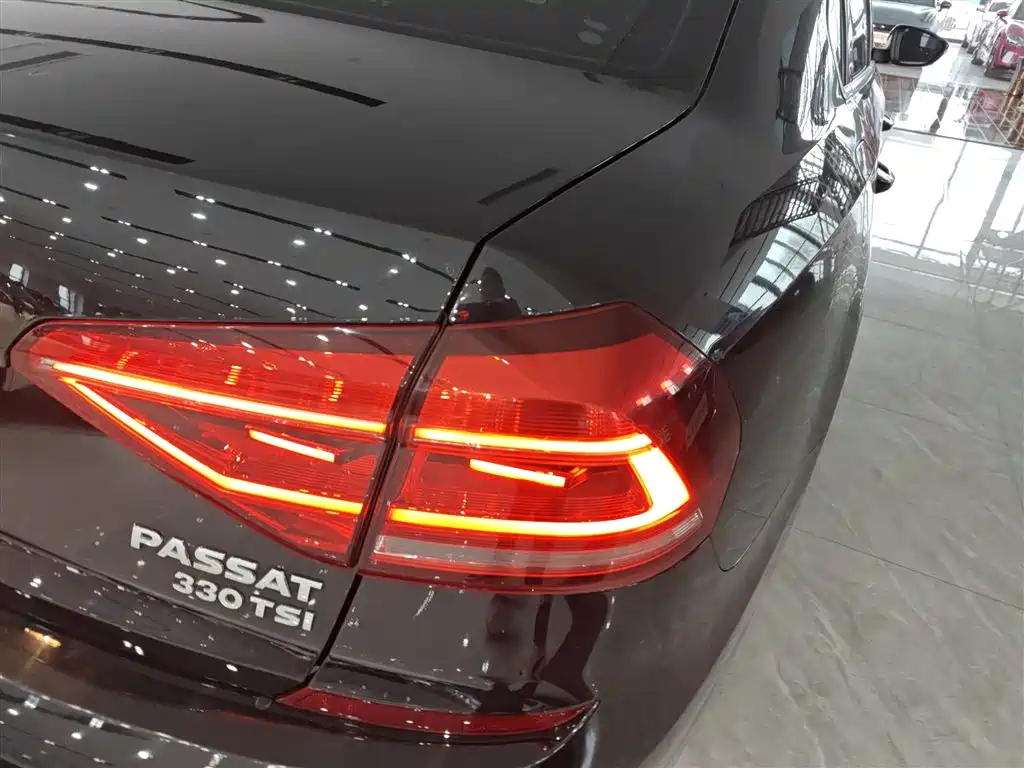 Volkswagen Passat — фото 24