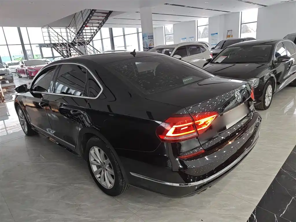 Volkswagen Passat — фото 4