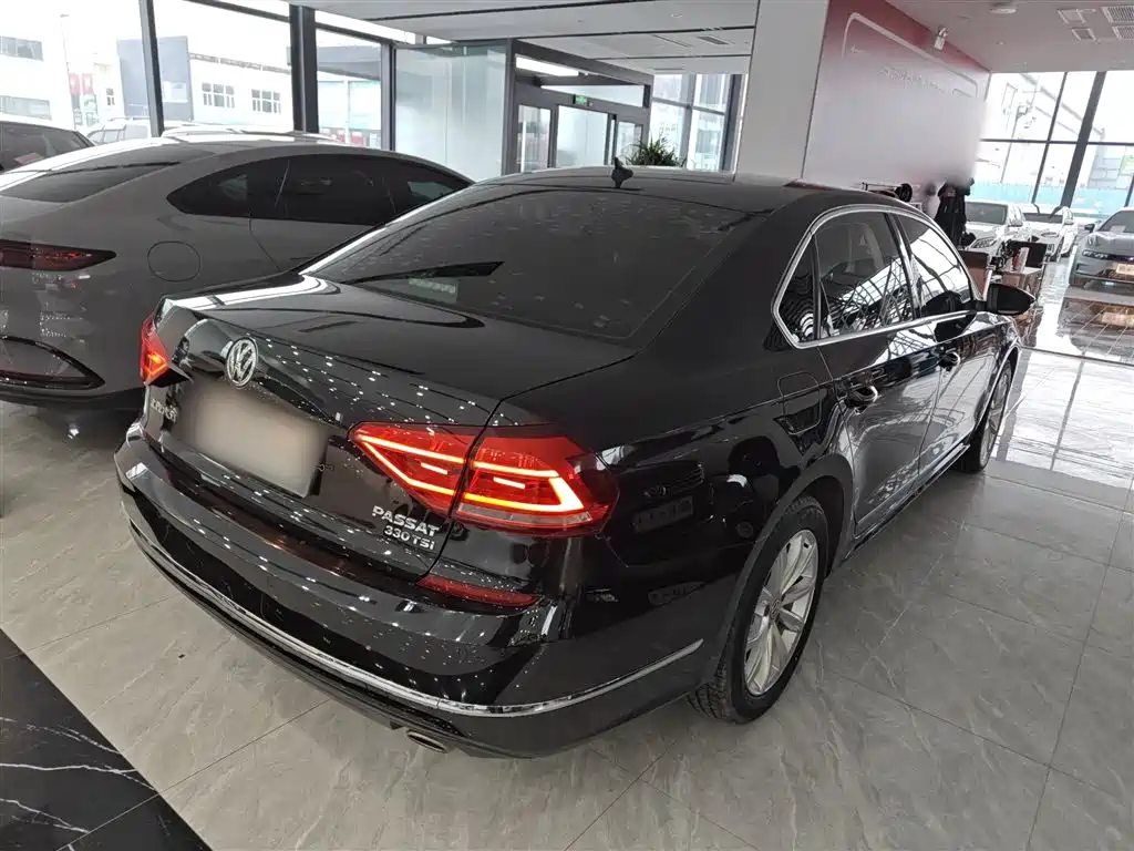 Volkswagen Passat — фото 6