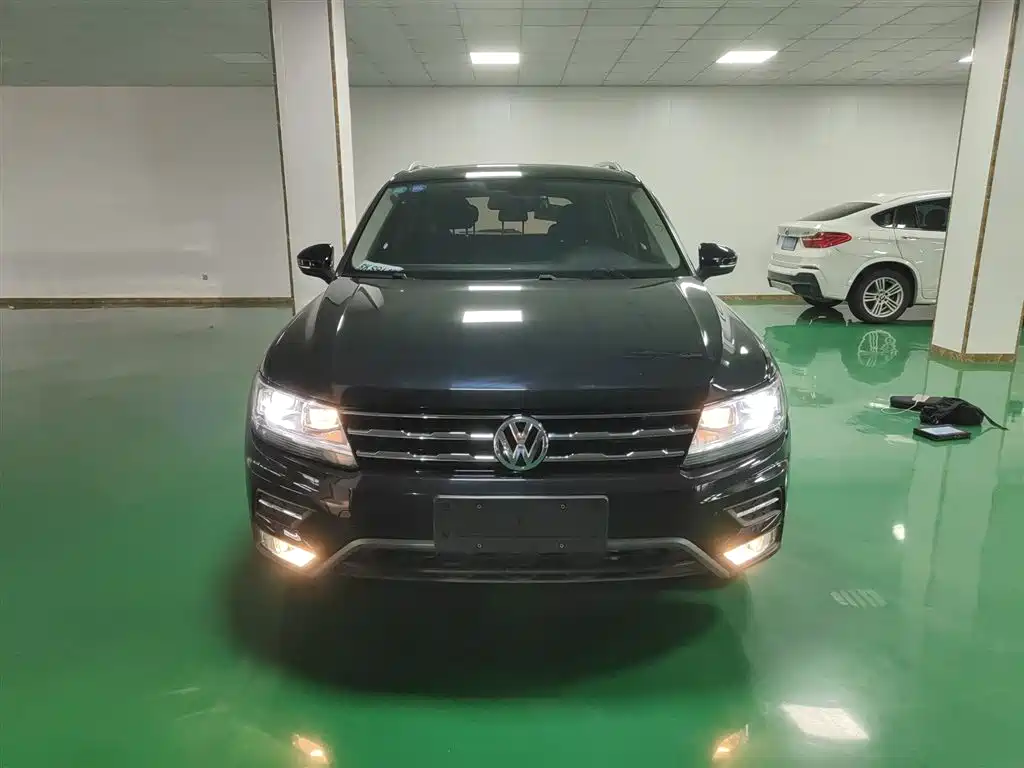 Volkswagen Tiguan L — фото 3