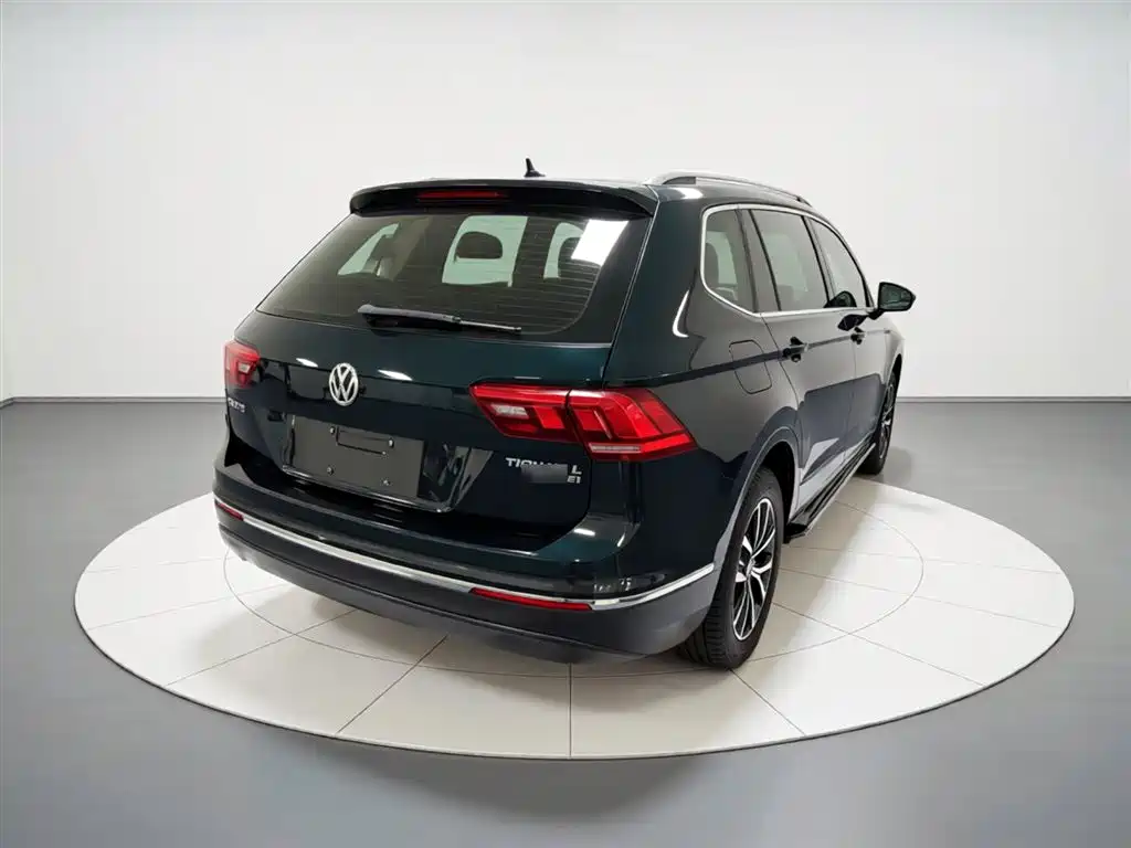Volkswagen Tiguan L — фото 5