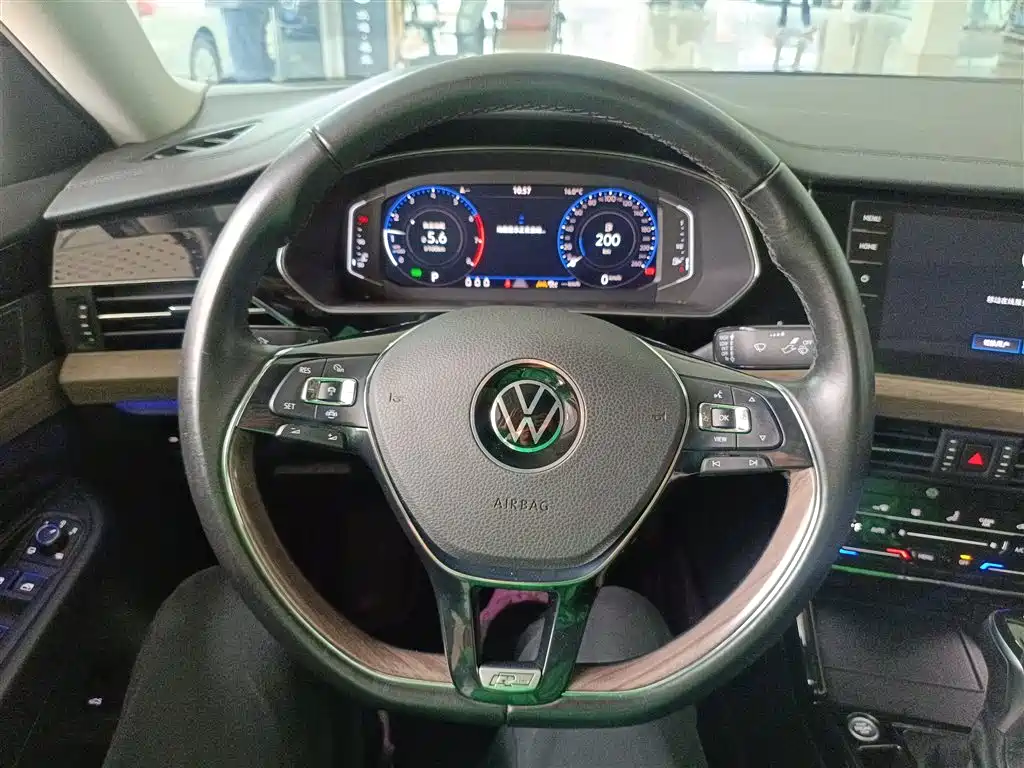 Volkswagen Passat — фото 7