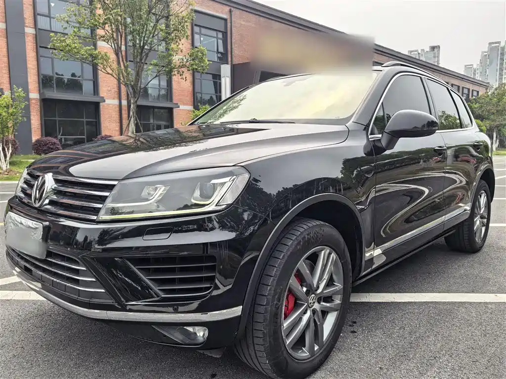 Volkswagen Touareg — фото 19