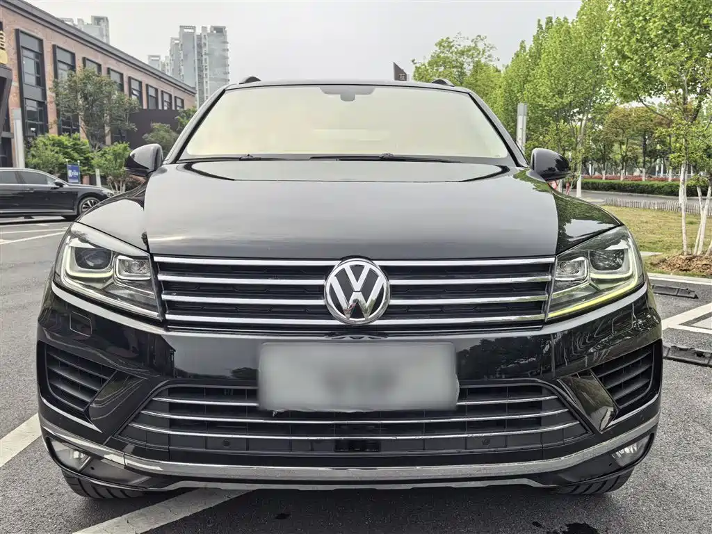 Volkswagen Touareg — фото 20