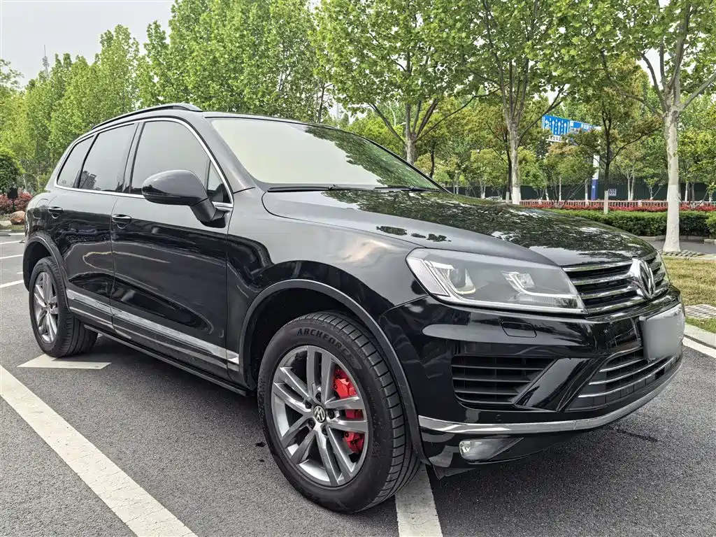 Volkswagen Touareg — фото 21